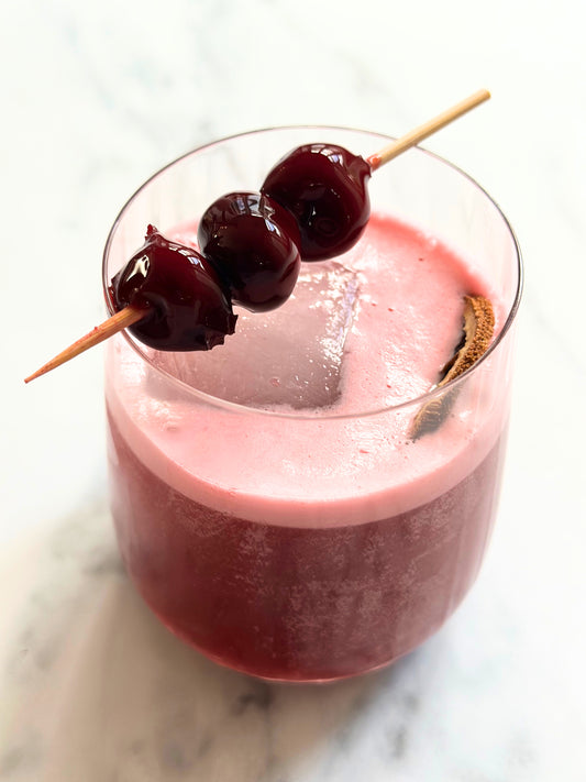 Amaretto sour med kirsebær